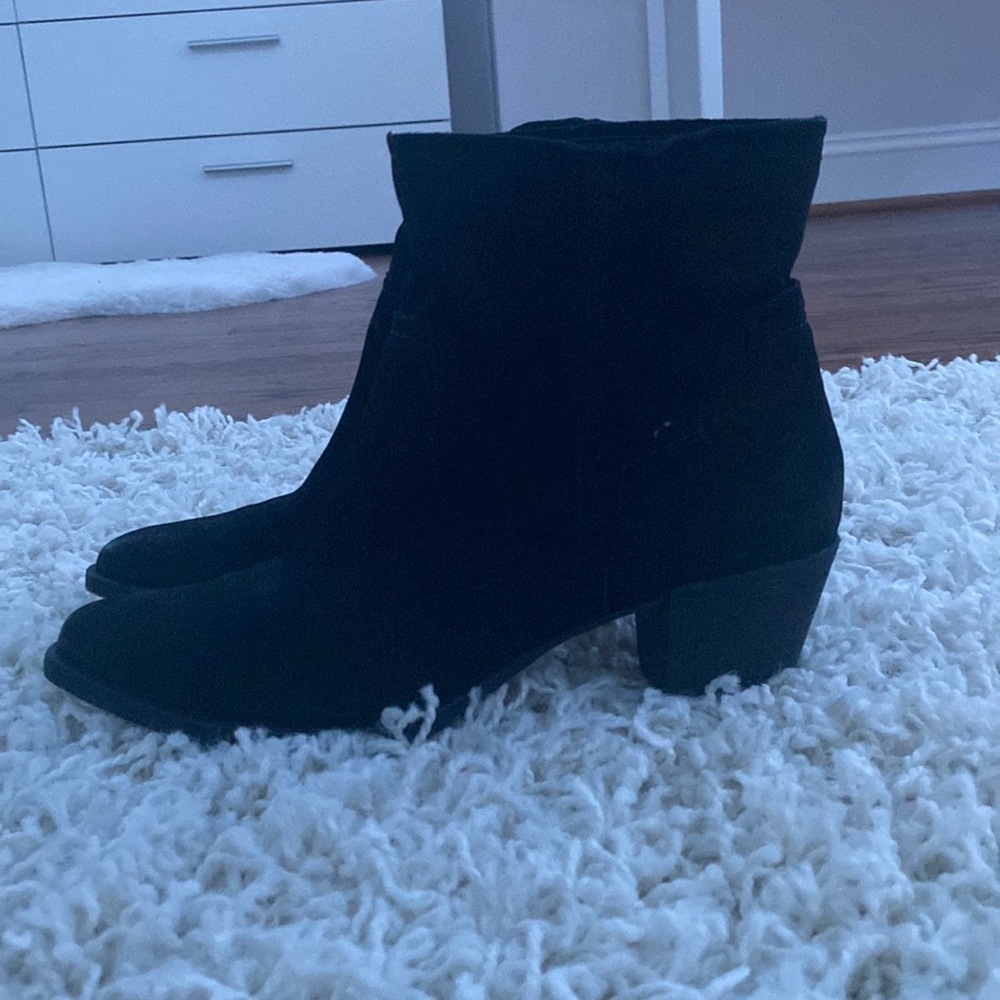 Black dolce vita boots! Amazing condition and super cute!